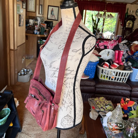100% cow hide leather Great American leather works red crossbody handbag. - Picture 3 of 17